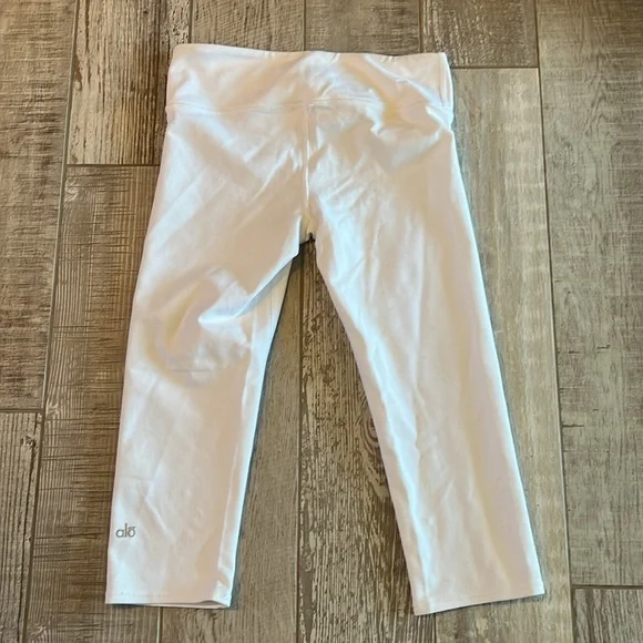 Alo yoga capri pants size M - Picture 2 of 7
